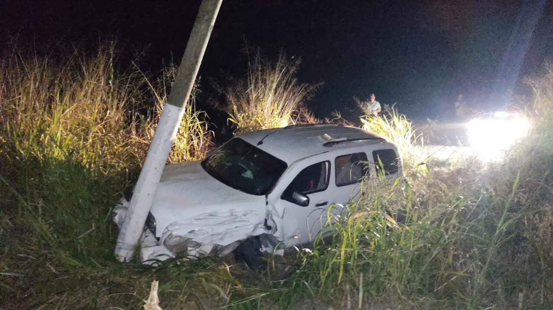 auto fuera de la carretera